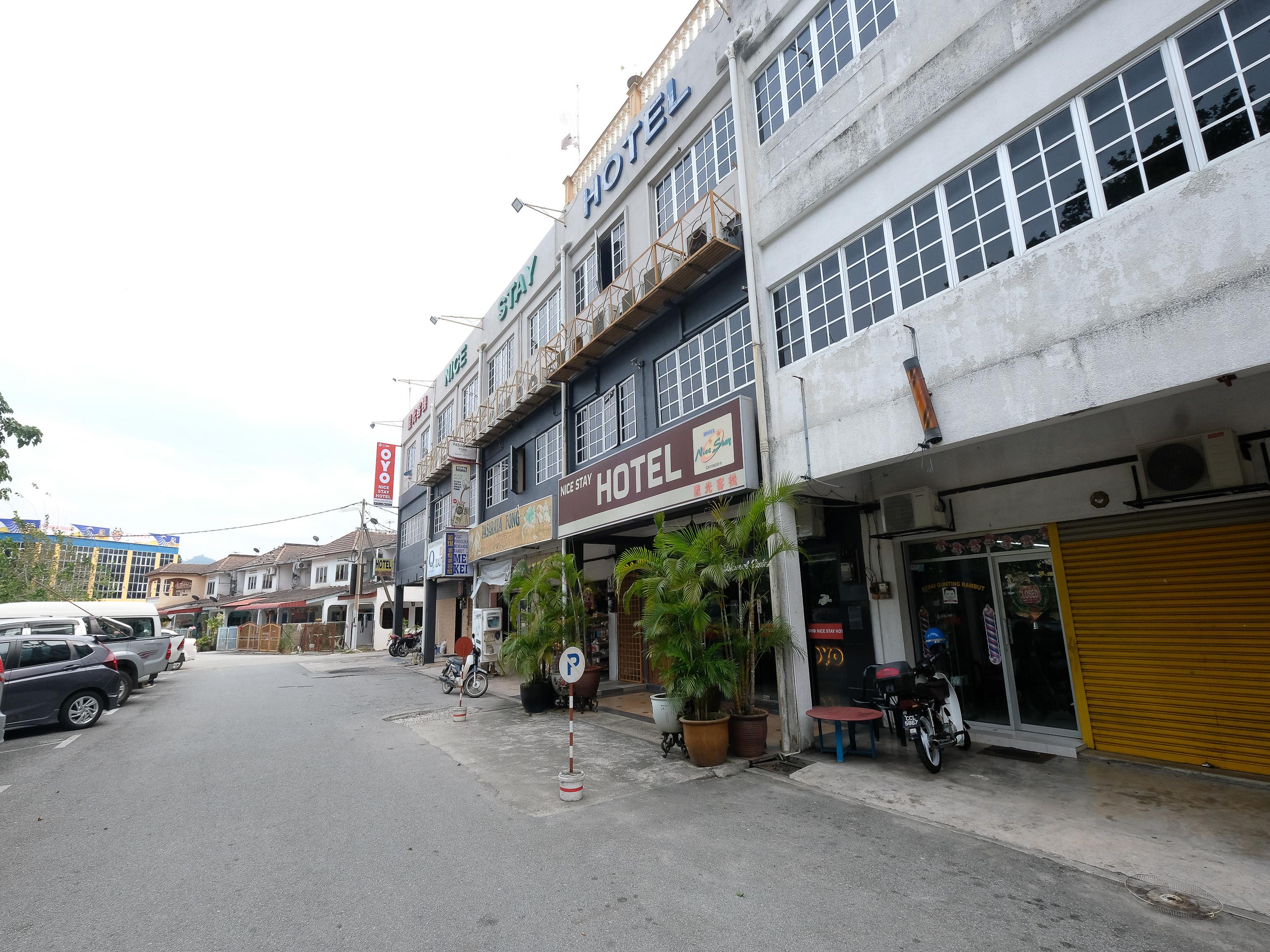 Oyo 1190 Nice Stay Hotel Raub Buitenkant foto